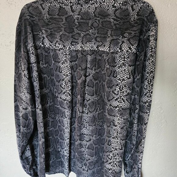 ALFANI 100% Silk Blouse Snake Python Print Grey Black Size 12 - Picture 2 of 8